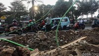 Proyek-proyek ini membuat lalu lintas semakin macet.