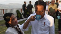 Selain meninjau lokasi glamour camping di Tobasa, Jokowi juga sempat mencoba kopi lokal jenis Lintong Arabica saat mengunjungi kawasan Sipinsur Geosite di Kabupaten Hasundutan (Humbahas), Sumatera Utara.