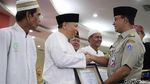 Anies Lepas Petugas Pemeriksa Hewan Kurban di Jakut