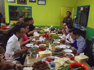 Ojol Dapat Makanan Gratis hingga Ruben Onsu CS Makan di Ciawi