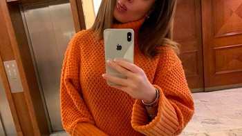 Selfie dengan iPhone kadang ia pajang di Instagram. Foto: Instagram