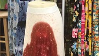Pakai rok ini maka setiap hari Anda akan terlihat sedang menstruasi. Istimewa/Boredpanda.