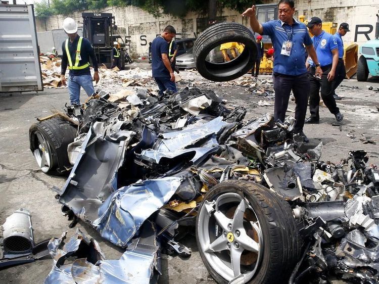 Mobil Mewah dan Moge Selundupan Habis Digilas Buldoser