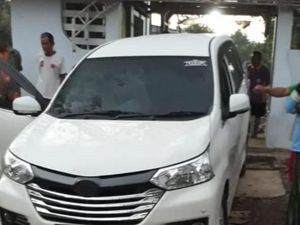 Xenia Nyelonong Masuk Kuburan, Pengemudi Ngaku Dibisiki Kakek-kakek
