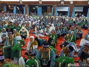 Ratusan Calhaj Asal Bojonegoro Didominasi Petani dan Nelayan