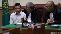Vonis atas Harris sesuai dengan tuntutan jaksa penuntut umum (JPU) yang menuntutnya dengan hukuman mati. 