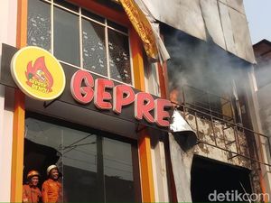 Penampakan Kebakaran di Geprek Bensu Fatmawati