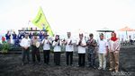 Foto: Meriahnya Festival Pantai Cacalan di Banyuwangi