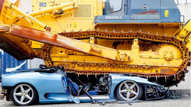 Isu Hot 2019: Ferrari Digilas Buldozer, Razia Pajak Mobil Mewah Isu Hot 2019: Ferrari Digilas Buldozer, Razia Pajak Mobil Mewah