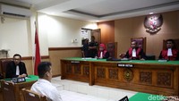 Hakim Pengadilan Negeri Bekasi menjatuhkan vonis mati bagi Harris Simamora.