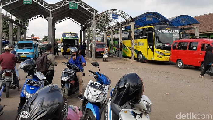 Aksi mogok massal sopir bus AKAP di Terminal Singaparna Tasikmalaya.