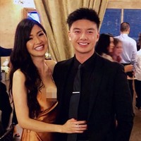 Tak sedikit juga dari mereka meminta tips dan menuntut untuk mengetahui rahasia di balik penampilan ibu Jonathan yang awet muda. Pria yang kini tinggal di Los Angeles ini pun menjawab bahwa rahasia penampilan ibunya yang tak menua adalah berolahraga dan menghindari makanan olahan serta menjalani diet keto yang ketat Foto: Instagram