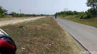 Penampakan pocong bermata merah yang terekam Google Maps itu ternyata sudah menjadi cerita turun temurun warga Desa Kedungwaru Kidul, Kecamatan Karanganyar, Kabupaten Demak.Menurut mereka, informasi keberadan pocong bermata merah di sekitar jalan Dukuh Kalibener antara kantor balai desa dan SMK Nufa, sudah diceritakan secara turun temurun. Bahkan cerita itu sudah menyebar ke desa-desa sekitarnya.