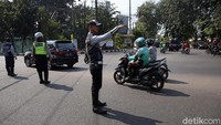Setelahnya, pengendara diarahkan berbelok kiri dan memutar di U-turn kolong tol Pekayon untuk kembali ke simpang BCP. Selanjutnya, kendaraan dapat masuk ke Jalan Kalimalang sisi selatan (depan Metropolitan Mall).