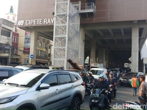Api Padam, Lalin di Depan Geprek Bensu Fatmawati Dibuka Kembali