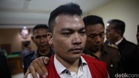 Harris melakukan pembunuhan berencana terhadap keluarga Daperum Nainggolan pada Senin (12/11/2018) sekitar pukul 23.45 WIB hingga Selasa (13/11/2018) ekitar pukul 00.30 WIB. Pembunuhan ini berlatar belakang sakit hati atas pernyataan korban saat Harris Simamora hendak menginap. 