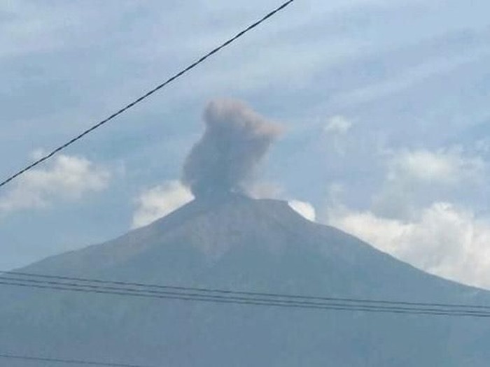 6 Fakta Gunung Kerinci Yang Baru Saja Erupsi 6 Fakta Gunung Kerinci Yang Baru Saja Erupsi