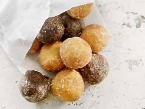 Duh, Netizen Berdebat Soal Nama Lubang Donat yang Benar!