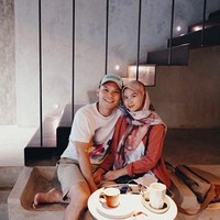 Setelah pernikahannya dengan Marshanda kandas, Ben Kasyafani memilh meminang istri dengan proses taaruf. Ben menikahi Nesyana Ayu Nabila pada 30 Juli 2016. Foto: Instagram @nesyananabila