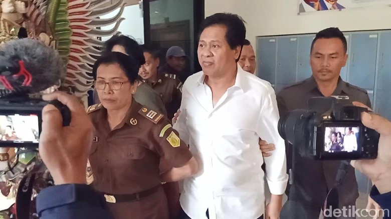 Berkas Kasus Penipuan-TPPU Eks Wagub Sudikerta Dilimpahkan ke Jaksa Berkas Kasus Penipuan-TPPU Eks Wagub Sudikerta Dilimpahkan ke Jaksa