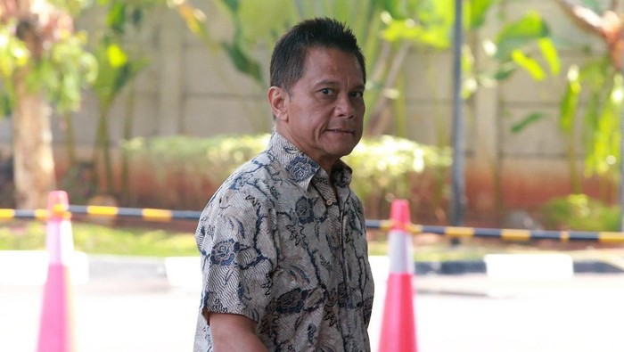 KPK kembali memeriksa mantan Dirut PT Mugi Rekso Abadi (MRA) Soetikno Soedarjo. Ia diperiksa sebagai tersangka penyuap Emirsyah Satar.