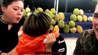 Challenge Makan Mie Pedas Campur Durian, Penyanyi Ini Dikecam Netizen