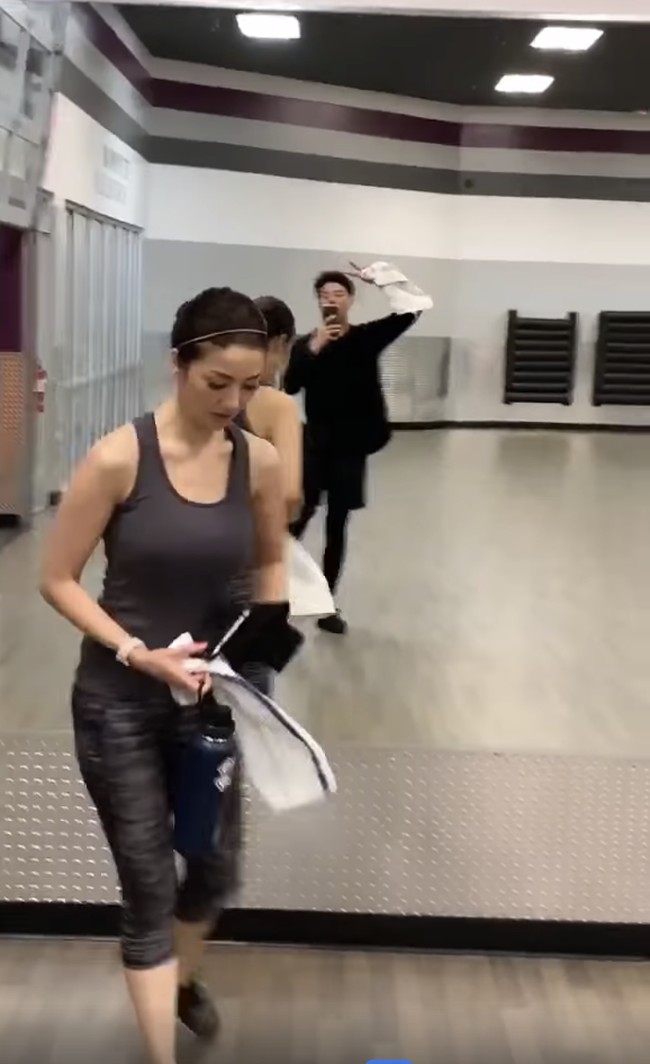 Banyak buah-buahan dan berolahraga setiap hari, jawab Jonathan.Foto: Facebook