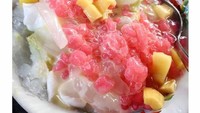 Es Oyen isian mutiara, buah nangka dan kelapa ini selalu jadi jajanan favorit orang-orang. Rasanya segar dengan harga Rp.15.000 dan dapat ditemui di kedai Es Oyen Bersaudara yang berlokasi di Jalan Kepu Selatan, Jakarta Pusat. Foto : Instagram @kulineralajo