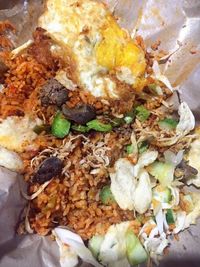 Pakai Bistik hingga Ngohiong, Nasi Goreng Gerobak Ini Punya Rasa yang Enak