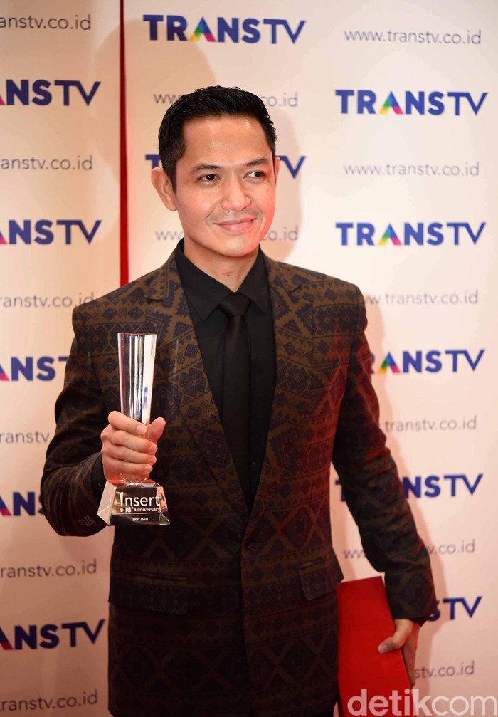 Semalam, ada kemeriahan HUT Insert ke-16. Inilah parade artis yang turut meramaikan acara tersebut.