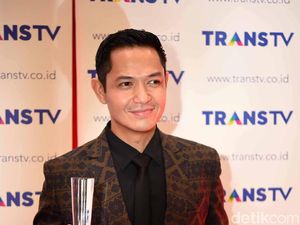 Persiapan Hanya 2 Hari untuk Naik Haji, Dude Harlino Minta Bimbingan Ustaz
