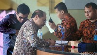 Ahmad Sukardi diperiksa sebagai saksi untuk tersangka Ketua DPRD Tulungagung Supriyono yang terjerat kasus dugaan suap pengesahan APBD.