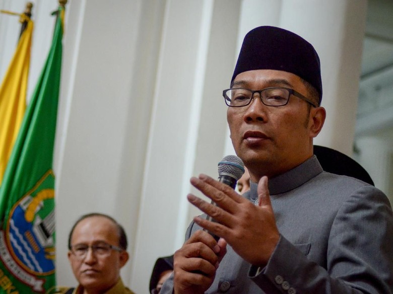 Sesalkan Demo Anarkis di Cianjur, RK Doakan Kesembuhan 4 Anggota Polisi Sesalkan Demo Anarkis di Cianjur, RK Doakan Kesembuhan 4 Anggota Polisi