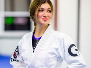 Sexy Alert! Atlet Jiu-Jitsu Kembaran Raline Shah Ini Siap Mengunci Hatimu