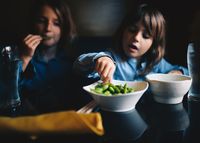 Terbukti Anak Juga Berperan Membuat Orang Tua Jadi Gemuk