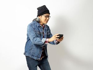 Viral, Pria Selamatkan Wanita dari Pelaku Pelecehan yang Coba Mengintip Rok
