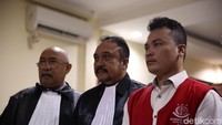 Harris Simamora menjalani sidang vonis di Pengadilan Negeri Bekasi, Rabu (31/7/2019).