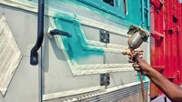 Mobil-mobil truk di India tersebut kebanyakan dihias dengan beragam warna cerah. Istimewa/Shantanu Suman via CNN.