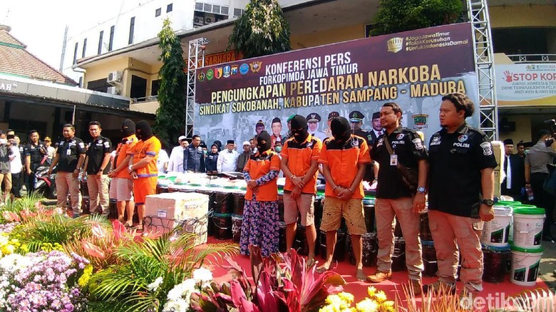 Saat Bongkar Sindikat Pengedar 50 Kg Sabu, Polisi Ditawari 2 Ember Uang Saat Bongkar Sindikat Pengedar 50 Kg Sabu, Polisi Ditawari 2 Ember Uang