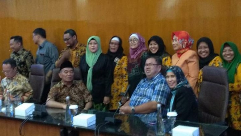 Keluhan Guru Swasta di Surabaya Direspons Mendikbud, Ini Hasilnya Keluhan Guru Swasta di Surabaya Direspons Mendikbud, Ini Hasilnya