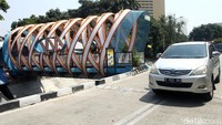 Jembatan yang memiliki bentuk instagramable tersebut meski belum rampung 100% tetapi telah terlihat bentuknya.