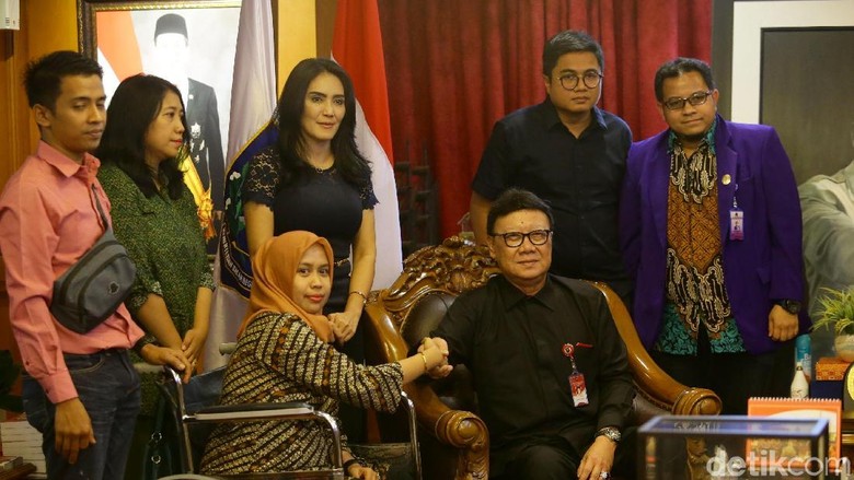 drg Romi Sempat Mau Resign dari PTT Kemenkes, tapi Solok Kekurangan Dokter drg Romi Sempat Mau Resign dari PTT Kemenkes, tapi Solok Kekurangan Dokter