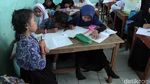 Duh,.. Miris! Pelajar SDN Tegal 04 Bogor Belajar di Lantai