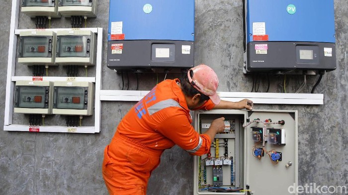 Menteri ESDM Ignasius Jonan mengajak Pemda untuk dapat mendorong penggunaan energi baru terbarukan (EBT). Salah satunya adalah Pembangkit Listrik Tenaga Surya (PLTS).
