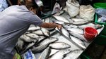 Dilintasi Kereta Api, Pasar Tradisional Mae Klong Jadi Destinasi Wisata Unik