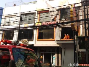 Kebakaran Geprek Bensu Fatmawati Diduga Akibat Gas Bocor