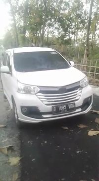 Xenia Nyelonong Masuk Kuburan, Pengemudi Ngaku Dibisiki Kakek-kakek