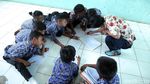 Duh,.. Miris! Pelajar SDN Tegal 04 Bogor Belajar di Lantai