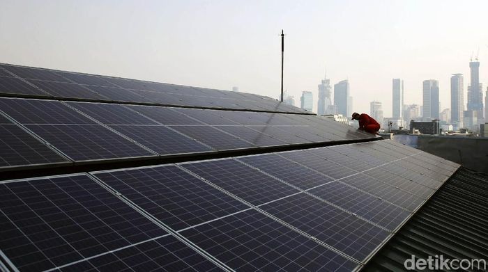 Menteri ESDM Ajak Pemda Gunakan Energi Terbarukan Menteri ESDM Ignasius Jonan mengajak Pemda untuk dapat mendorong penggunaan energi baru terbarukan (EBT). Salah satunya adalah Pembangkit Listrik Tenaga Surya (PLTS).