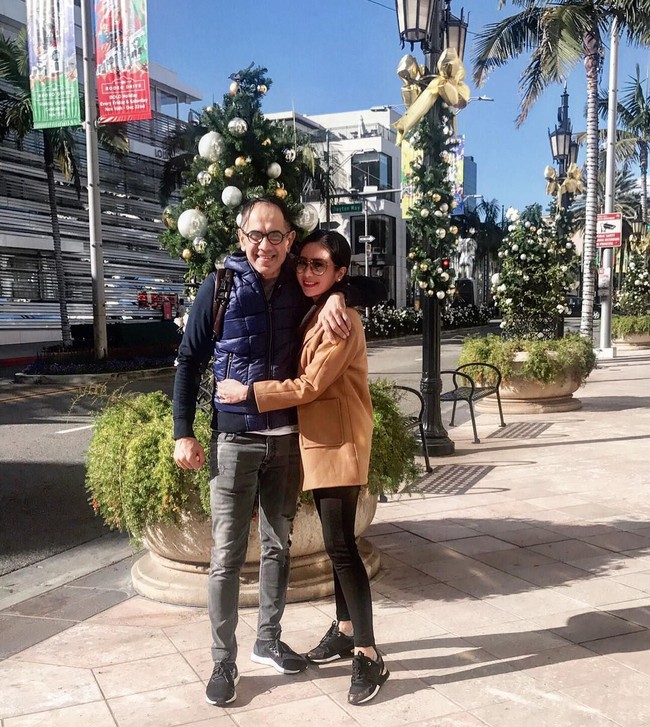 Selain mengenai perbedaan usianya dengan sang suami, Bunga Zainal juga kerap mendapat komentar nyinyir netizen mengenai keyakinannya. Bunga dikabarkan sudah pindah keyakinan mengikuti agama Sukhdev. Foto: Instagram @ bungazainal05